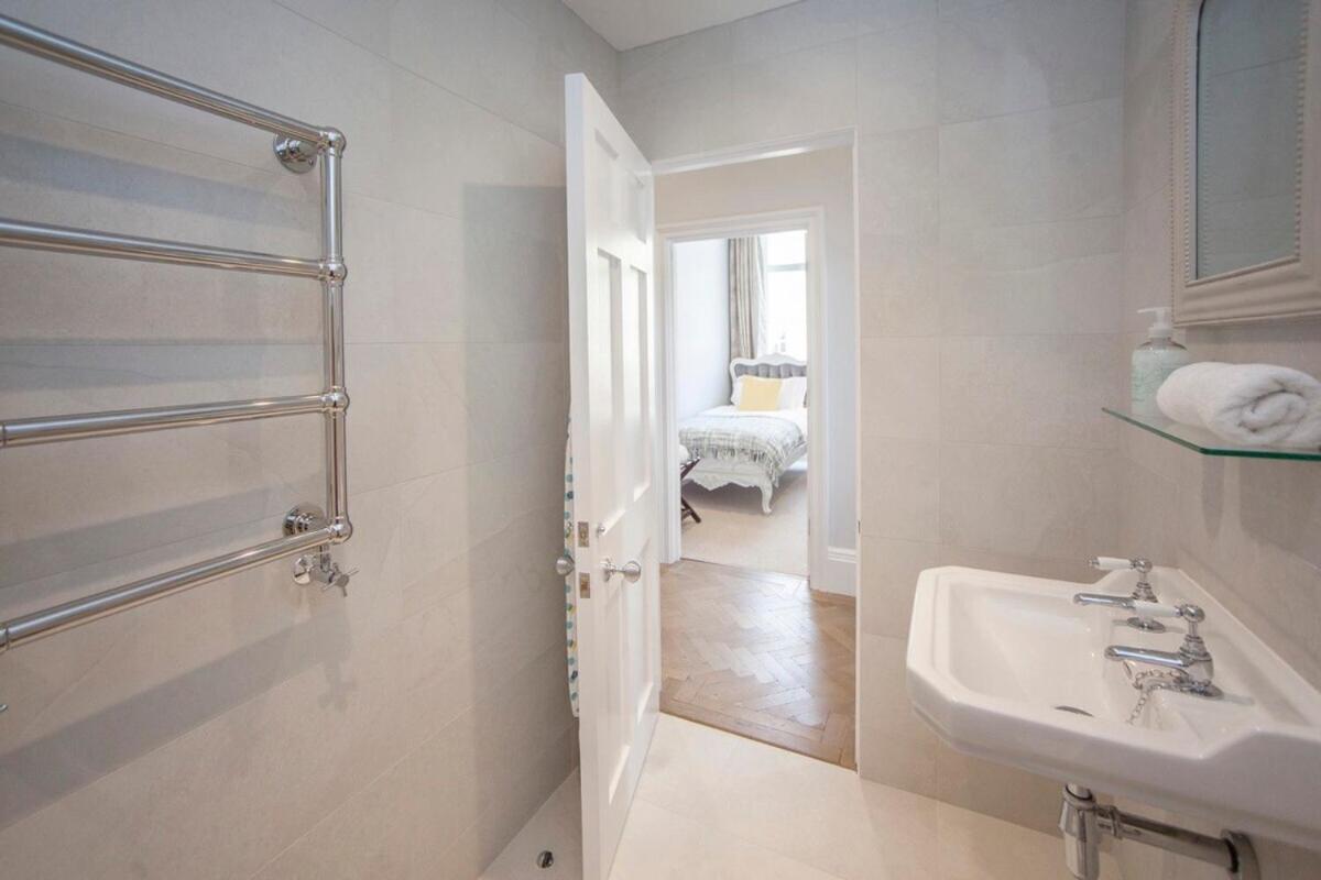 Beautiful City Centre Apartment - Bath Exterior photo